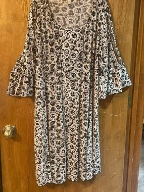 *Flowy, Feminine, Animal-print DRESS, Plus-sized 26-28, Loose 3X to 4X, A-lined